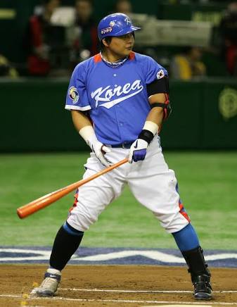 Kim Tae-kyun gets on base in his 70th consecutive game, surpasses Ichiro for the new Asian record